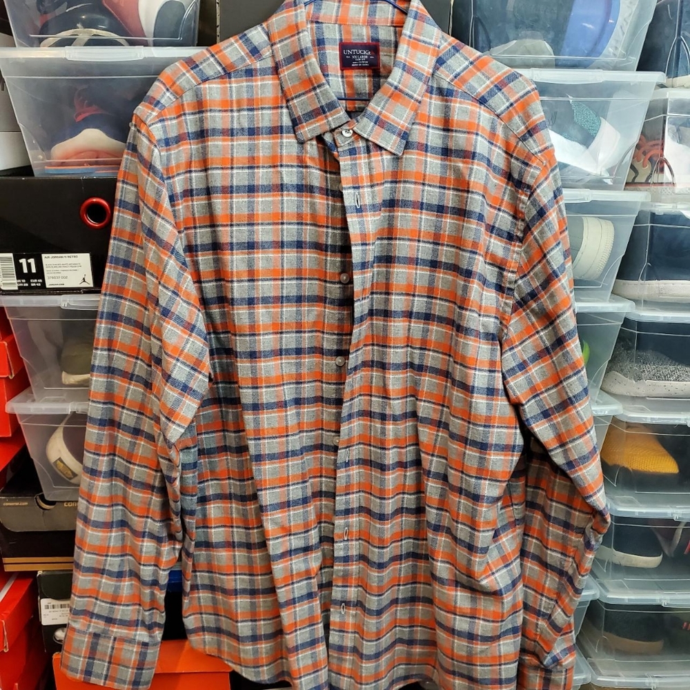 6 UNTUCKit Shirts. back to the office - WITH 2 FREE BONUSES IF YOU BUY THE LOT
